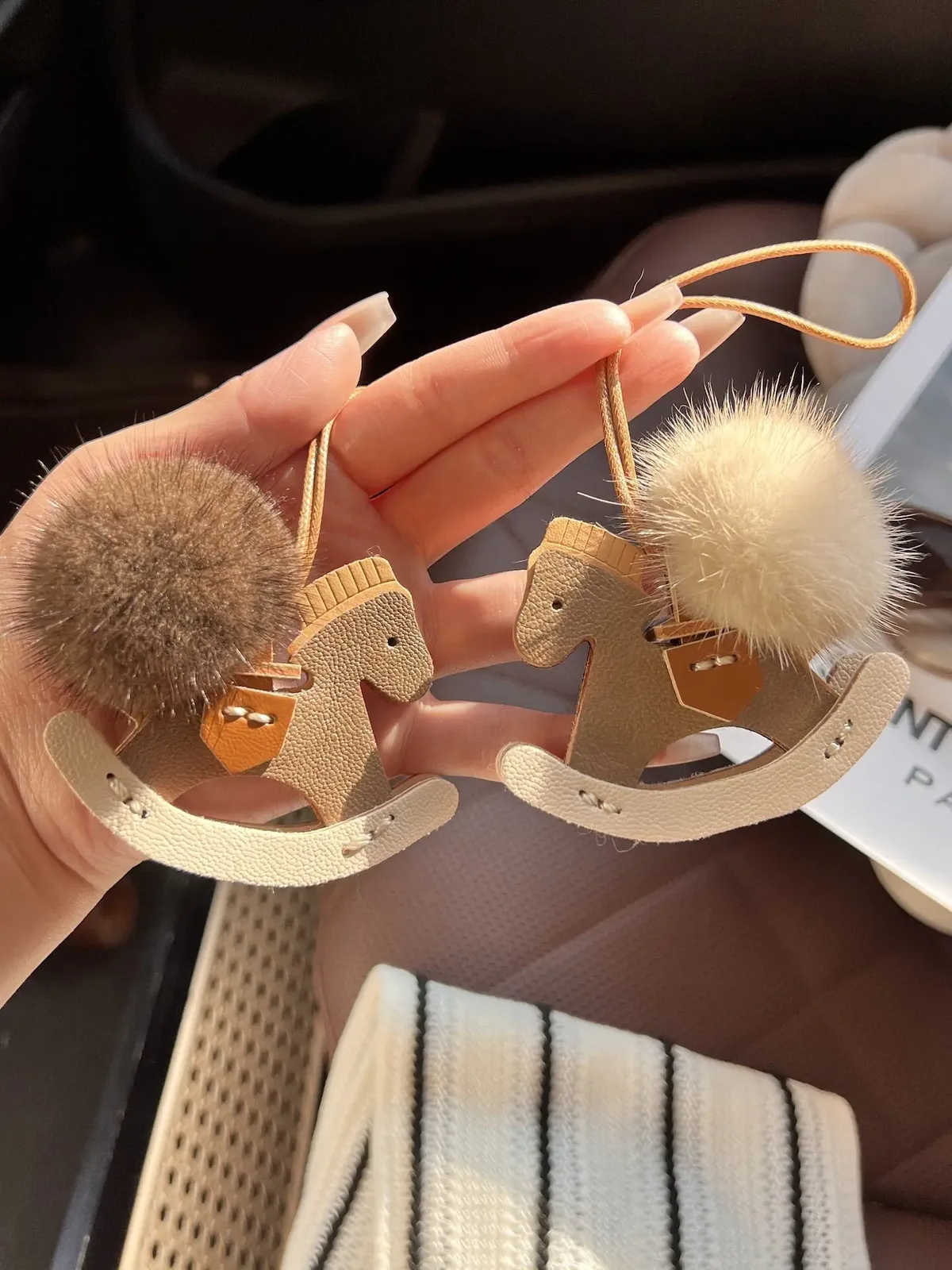 Adorable breloque de sac, pendentif de sac à dos en peluche simple en forme de cheval, porte-clés, boule de fourrure de vison véritable, ornement décoratif à suspendre pour sac