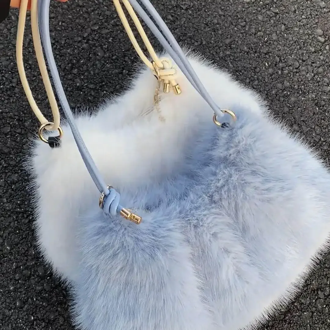 sac fourre-tout en fausse fourrure douce imitation lapin, grande capacité, sac à bandoulière pour l'automne-hiver, nouveau style 2026