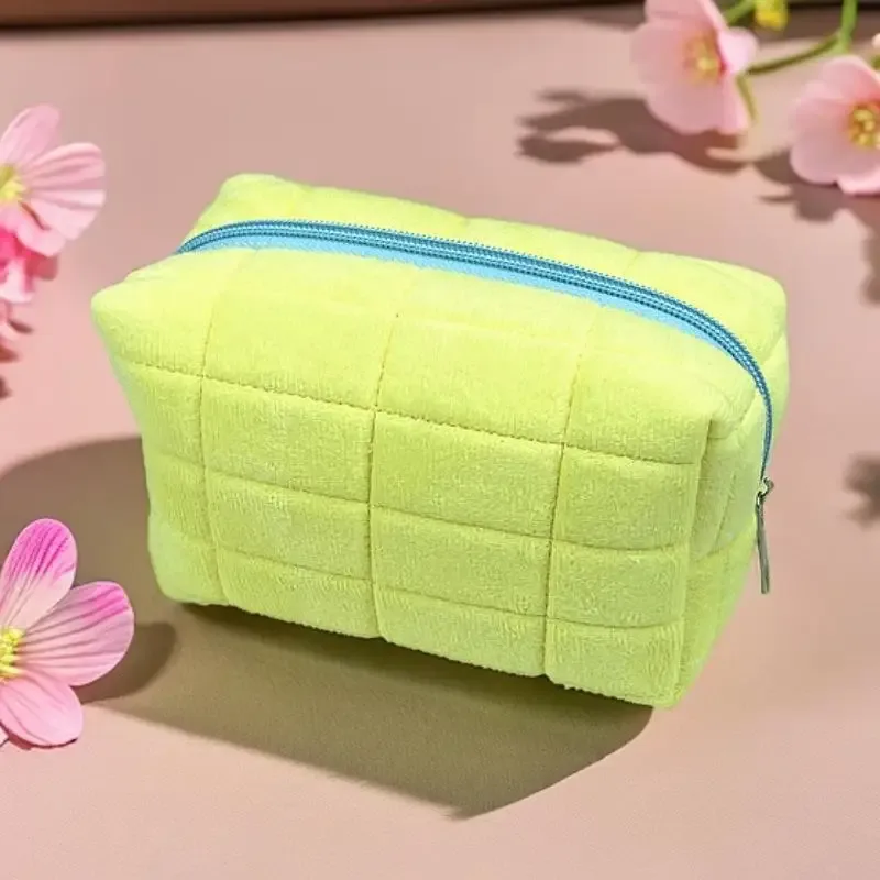 trousse de maquillage élégante en fourrure pour femmes, grande capacité à fermeture éclair de couleur unie, organisateur de toilette de voyage, pochette de lavage, étui à stylos en peluche