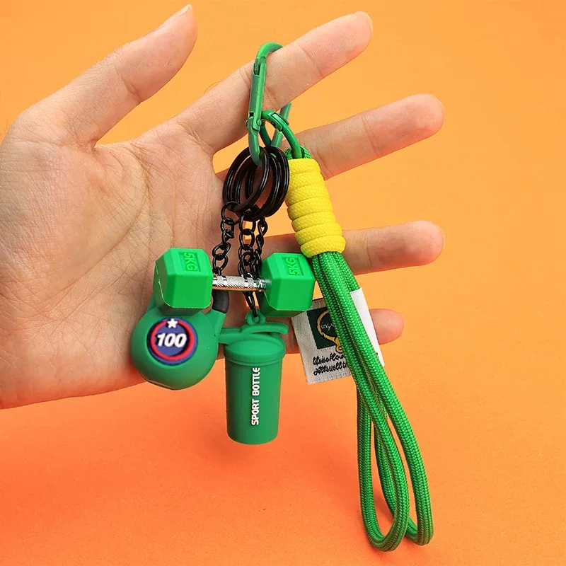 porte-clés fitness avec breloques mini haltère, disque de poids et bouteille de sport, sangle de poignet à clipser pour clés, sacs et sacs à dos