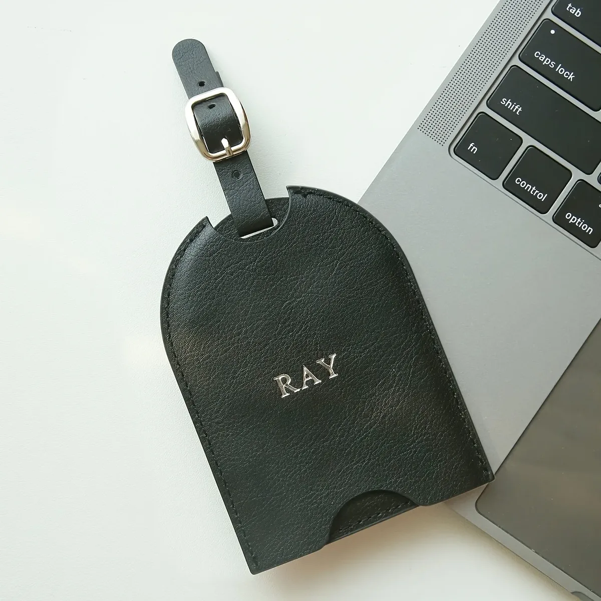 sac de voyage avec nom imprimé à chaud, étiquettes de sac à dos de qualité supérieure, accessoires de voyage chics faits à la main, cadeau d'anniversaire de demoiselle d'honneur, 1 pièce