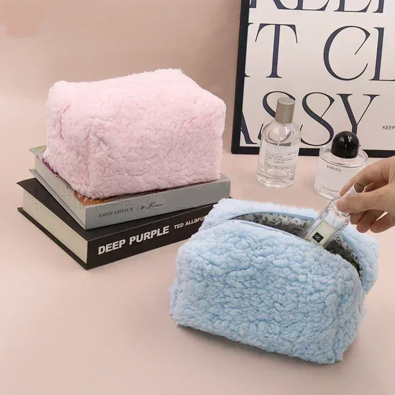 petit sac à cosmétiques en laine d'agneau, pochette de rangement de maquillage en peluche mignonne, trousse à crayons kawaii, porte-monnaie de voyage, rangement domestique