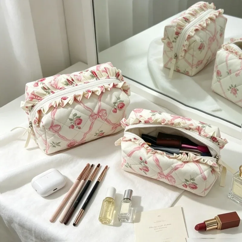 pochette de maquillage matelassée à imprimé floral et volants pour femme, organiseur de maquillage portable, étui de rangement pour voyage et toilette