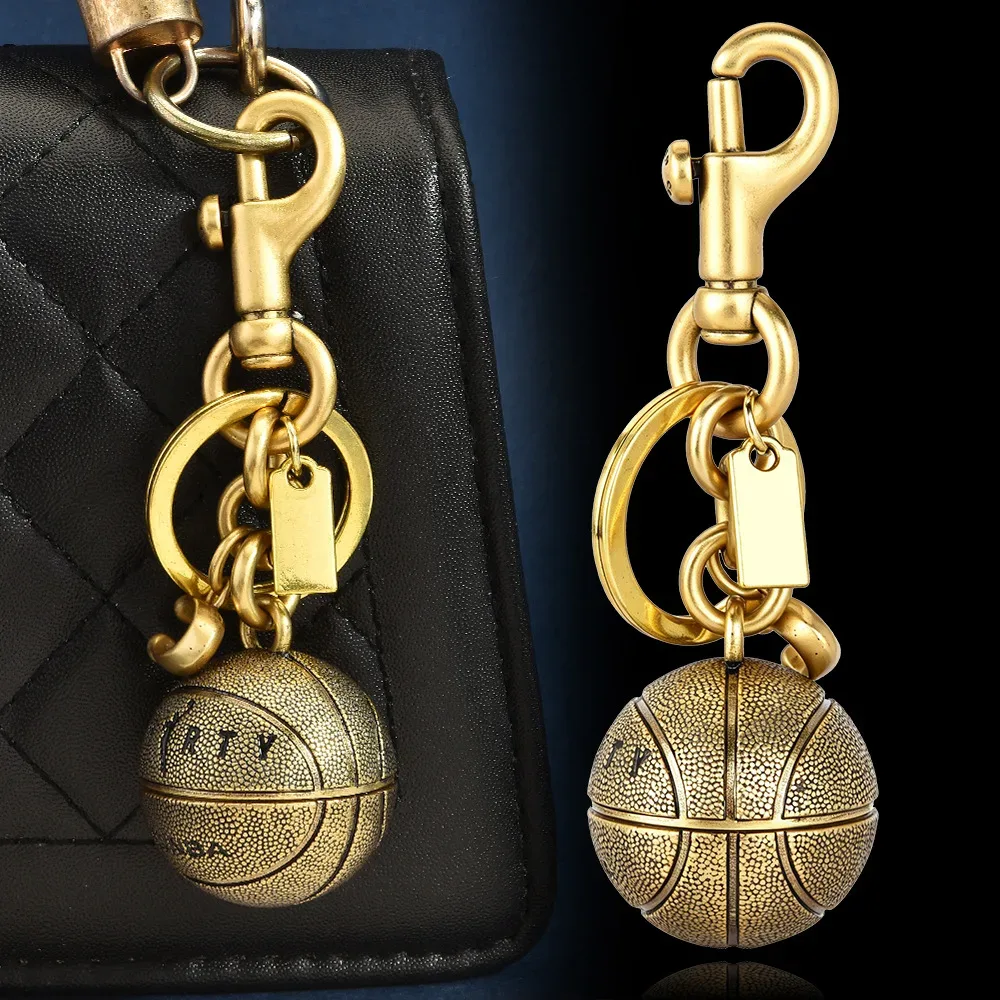 Porte-clés de basket-ball en alliage, breloque vintage, accessoire pour sac à dos, cadeau pour fan de sport