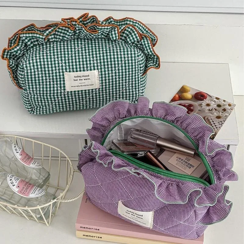 Trousse de maquillage vintage à carreaux pour femme avec bords à volants - Organisateur de grande capacité, fermeture élégante avec nœud en ruban pour le quotidien