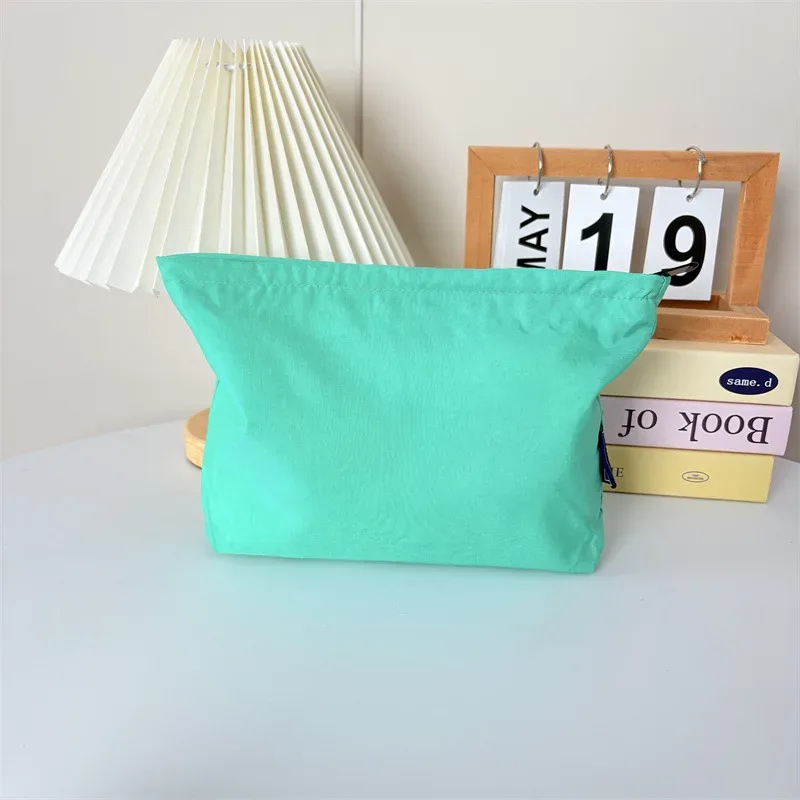 sac cosmétique en nylon avec logo imprimé personnalisé, couleur unie simple, pochette pour femme, grande capacité, fermeture éclair, sacs de rangement pour articles de toilette