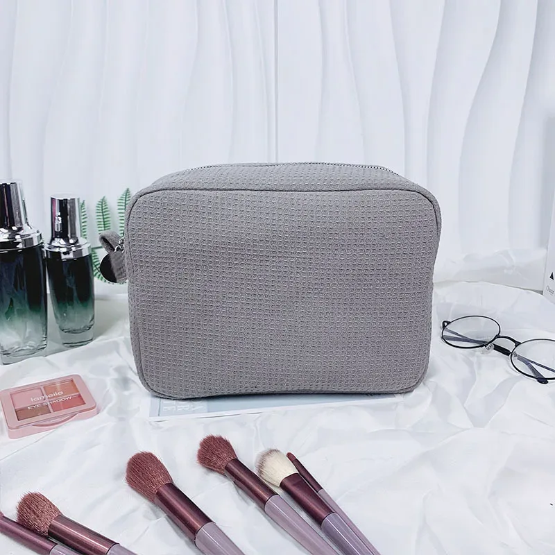 pochette de maquillage personnalisée brodée avec nom, sac cosmétique sur mesure, cadeau pour demoiselle d'honneur, cadeau pour lune de miel, cadeau pour l'équipe de mariage