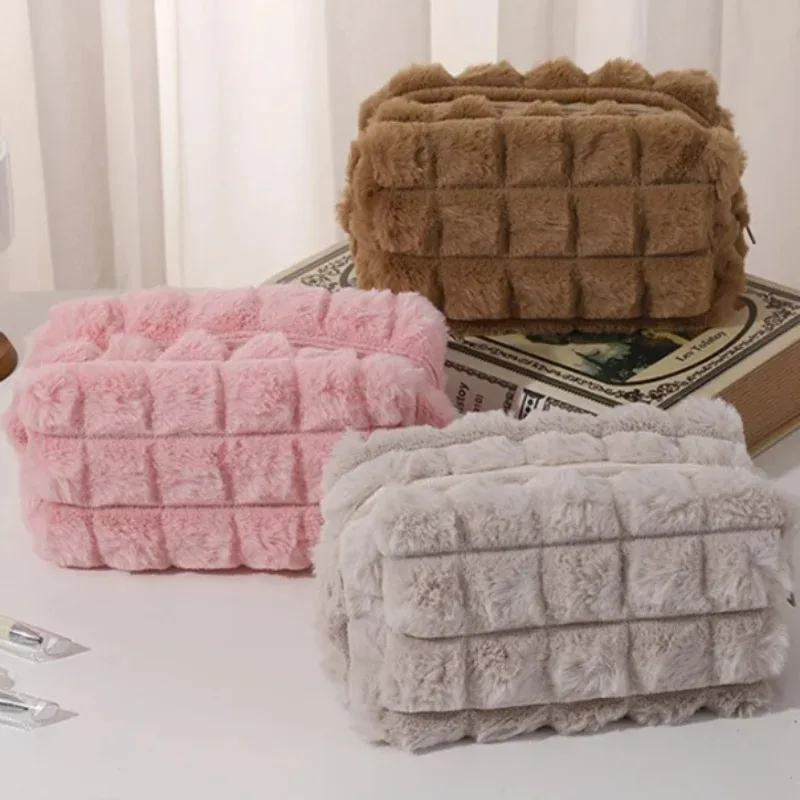 sac à cosmétiques élégant en peluche pour femmes, organisateur multifonctionnel pour cosmétiques et rouges à lèvres, parfait pour son usage quotidien et pour les cadeaux