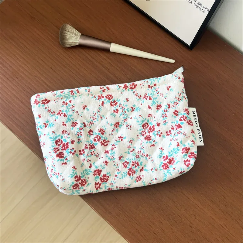 sac de rangement à fleurs rétro pour femmes, pochette légère et portable pour dames, sacs à cosmétiques, trousse de maquillage de voyage en coton matelassé