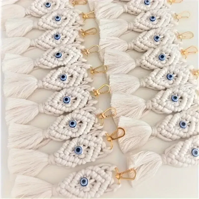 porte-clés bohème tissé à la main avec pompon et perle œil porte-bonheur - idéal pour sacs à main, clés de voiture, portefeuilles et sacs à dos - cadeau parfait