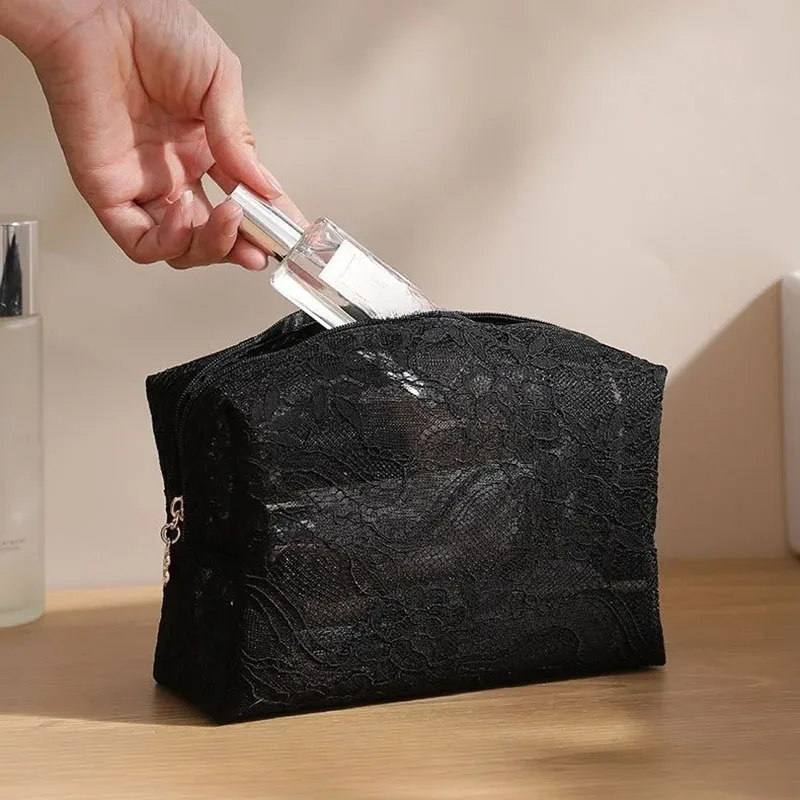 Trousse de maquillage en dentelle pour femmes et filles, pochette en maille pour rouge à lèvres, organisateur de toilette de voyage avec poches intérieures pour les essentiels