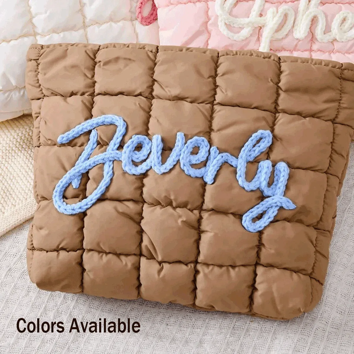 pochette à maquillage personnalisée — pochette zippée matelassée avec nom personnalisé | sac cadeau de voyage | organisateur de voyage portable ultra-doux