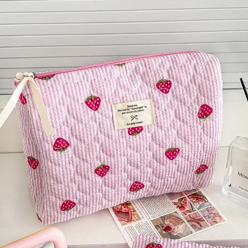 sac à cosmétiques matelassé rose fraise pour femmes, organisateur de voyage portable, pochette de rangement de maquillage de toilette, sac à main pour dames, sac à fermeture éclair