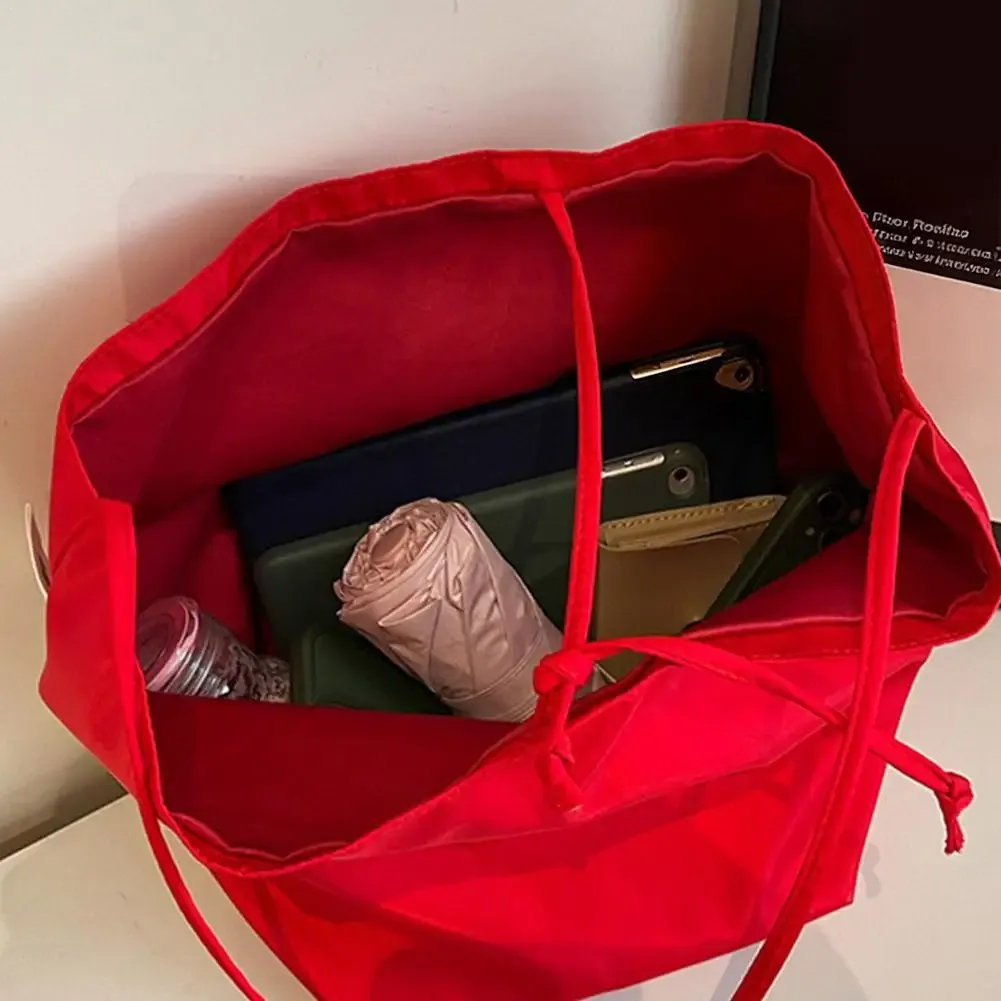 Grand sac fourre-tout avec porte-monnaie, fermeture à cordon réglable, bandoulière souple, polyvalent pour le shopping, les voyages et les trajets quotidiens