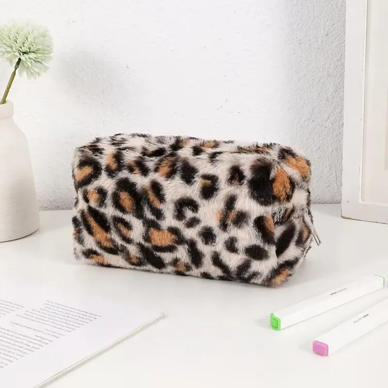 pochette de maquillage en peluche à imprimé léopard, sac de toilette portable pour voyage, sac cosmétique doux et duveteux, trousse à crayons multi-usage pour filles