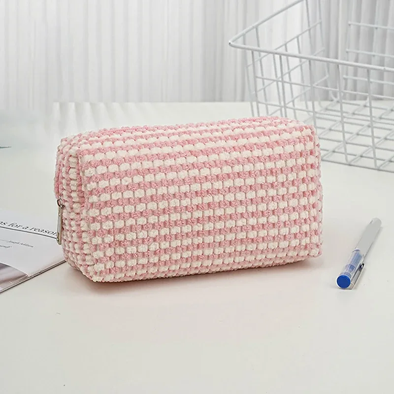 sac de maquillage en peluche à motif d'amour pour femmes, grands sacs à cosmétiques portables de voyage et de transport, trousse de toilette à fermeture éclair, sacs de rangement de lavage