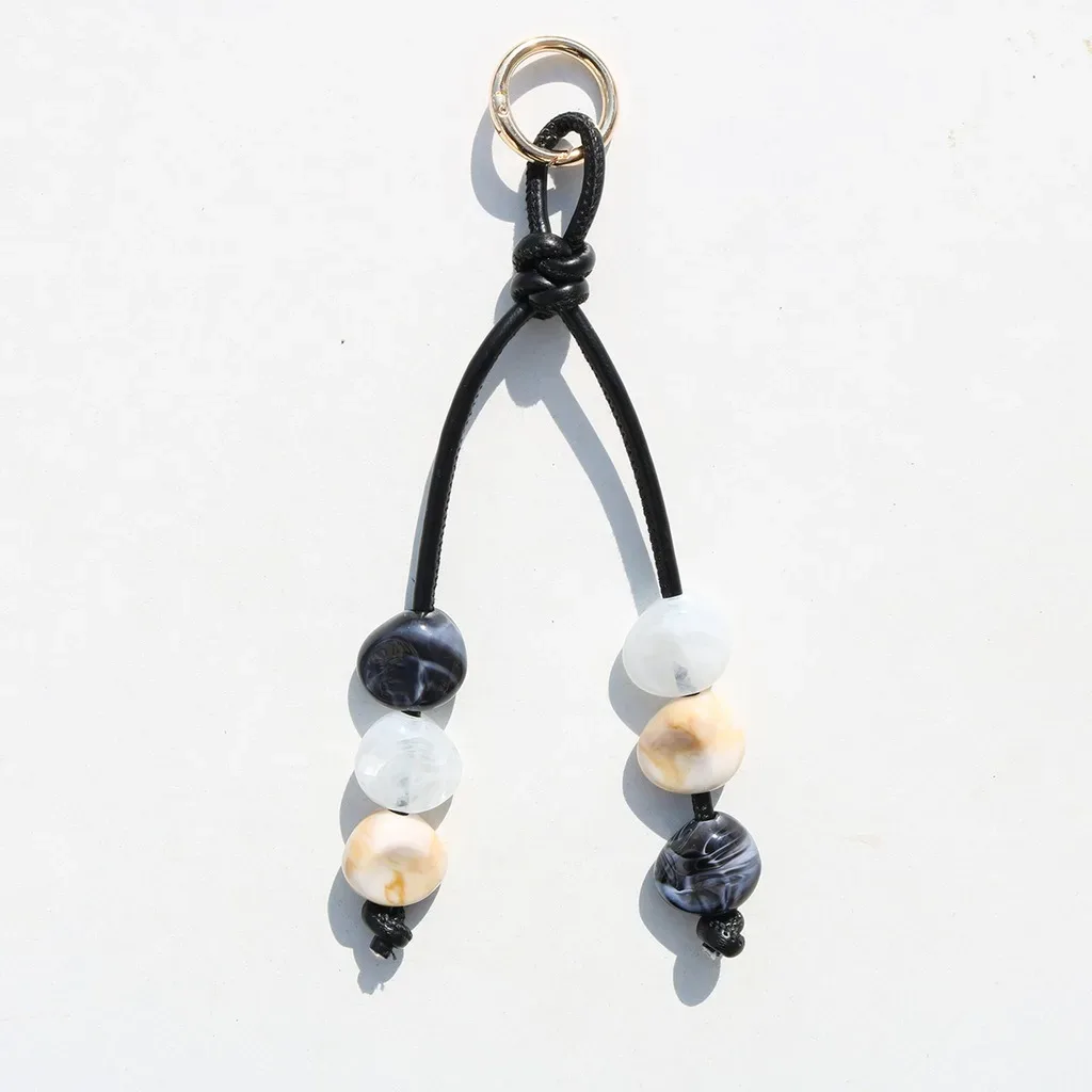 porte-clés en résine perlée, breloque de sac en cuir pu à perles plates, pendentif décoratif pour sac, porte-clés en cuir pu tressé pour valises