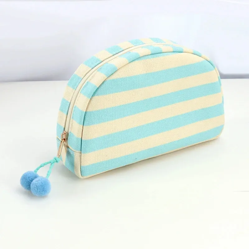 trousse de maquillage en toile rayée avec pom pom, organisateur cosmétique de conception de coquille, pochette de toilette de voyage de grande capacité