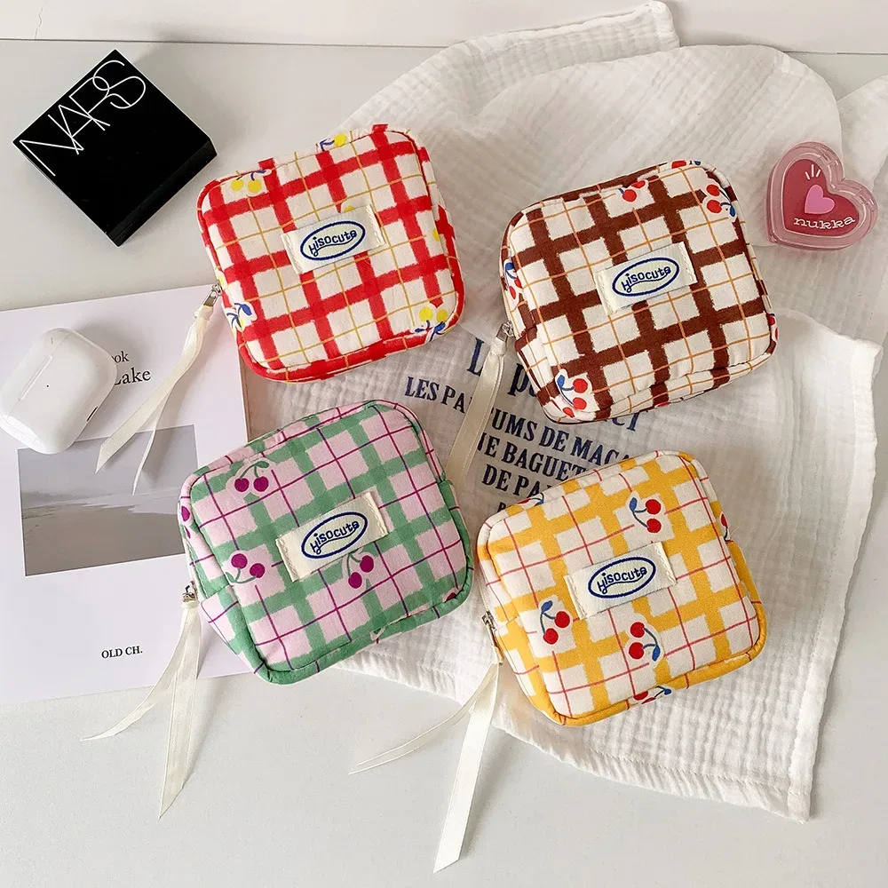 grande trousse de toilette à carreaux de style coréen, sac de rangement portable mini pour serviettes hygiéniques à petites cerises, sac de rangement pour casque bluetooth
