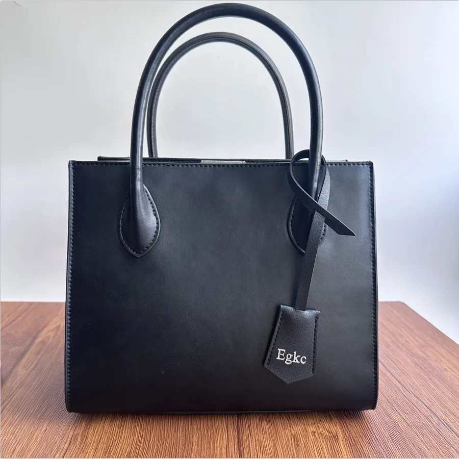 lettre personnalisable gratuite, nouveaux accessoires de sac en cuir pu, pendentif d'étiquette de bagage personnalisé multicolore, en stock pour garçons et filles