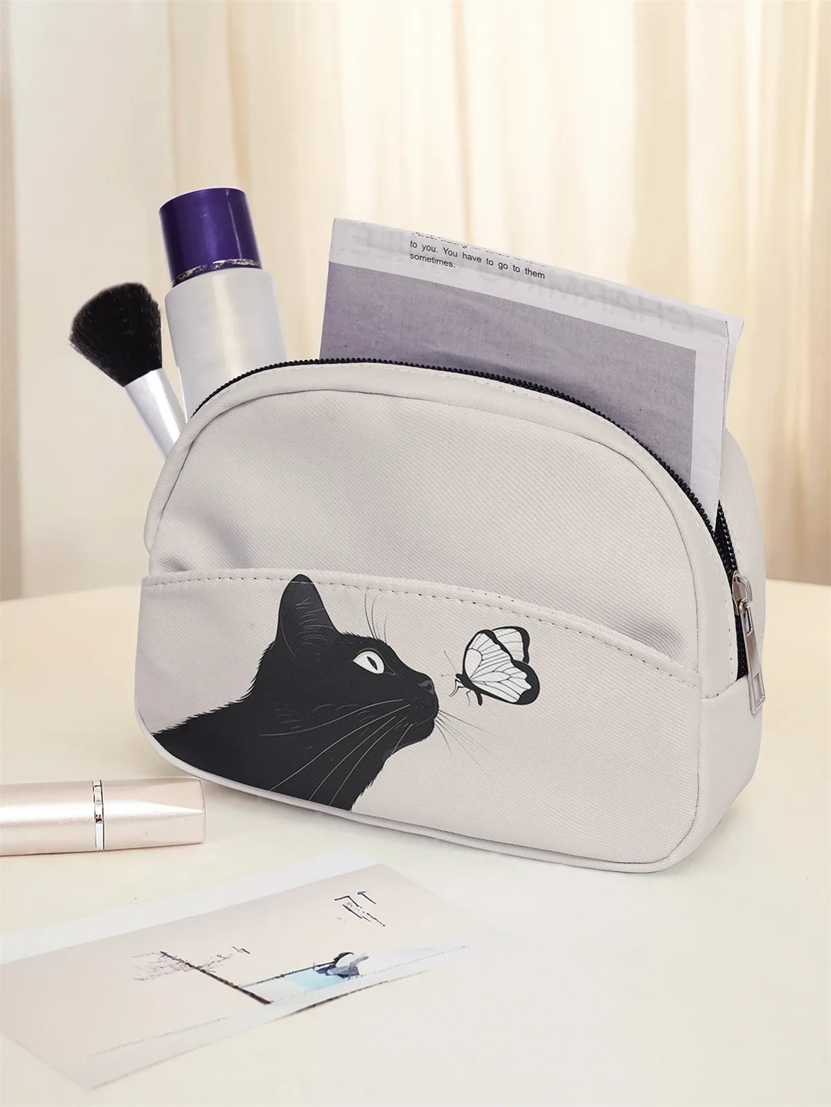 Trousse de maquillage imprimée motif chat mignon, design multi-poches, trousse de toilette portable, légère, idéale pour les voyages et les sorties.