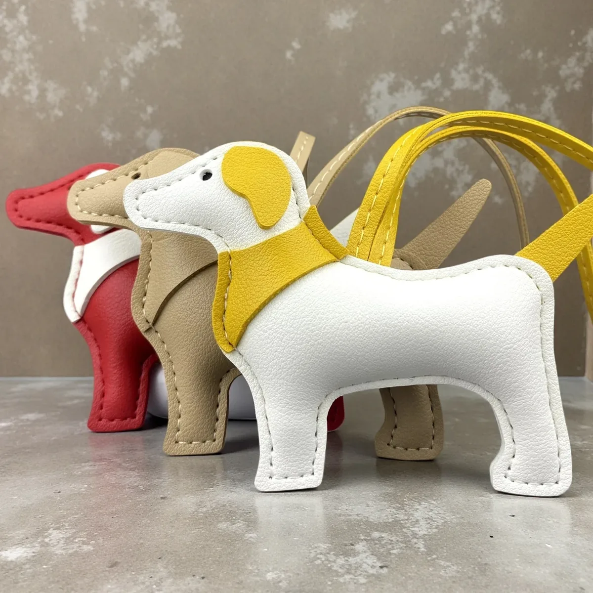 breloque tendance en cuir pu pour sac à dos, motif chien en profil latéral, design unique écharpe-mane, pendentif élégant pour sac à dos, cadeau pour les amoureux des chiens et des animaux de compagnie
