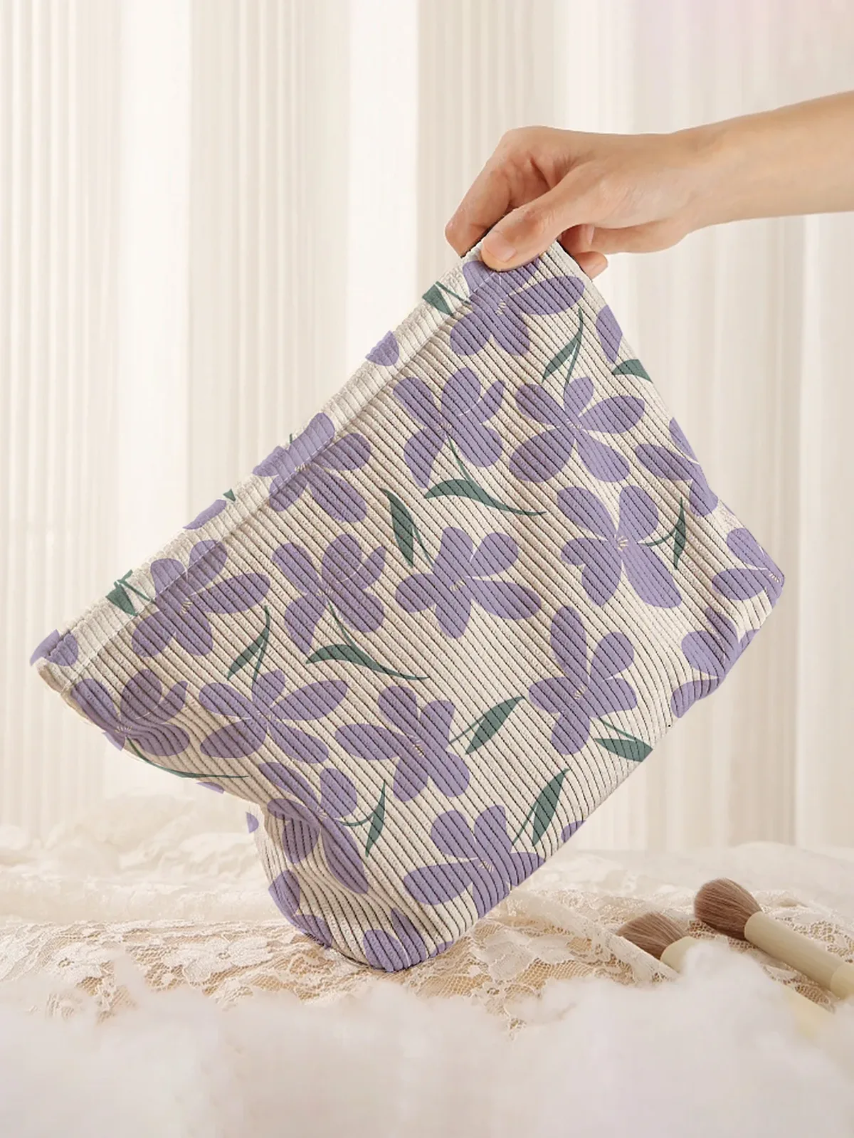 trousse de maquillage en velours côtelé imprimé grandes fleurs lilas, pochette légère à fermeture éclair, trousse à cosmétiques multifonctionnelle doublée