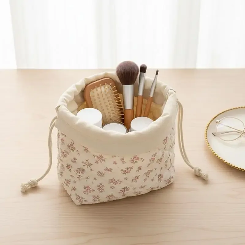 Sac de rangement pour articles de toilette de voyage, trousse à maquillage matelassée en coton avec cordon de serrage, sac cadeau à cordon de serrage tendance et mignon