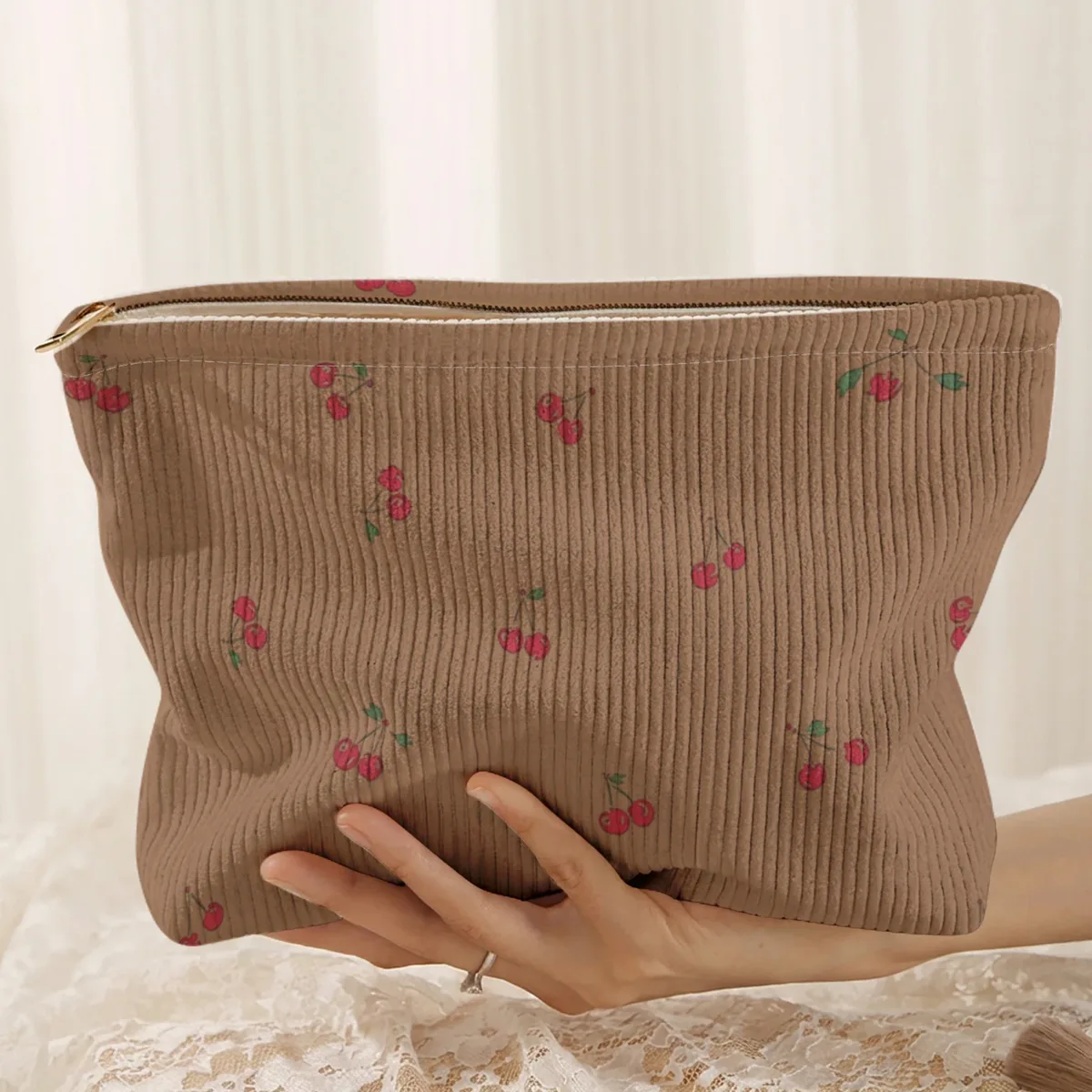 trousse de maquillage en velours côtelé imprimé cerises, boîte de rangement légère à fermeture éclair, sac multifonctionnel avec doublure