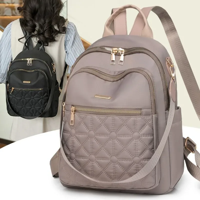 Sac à dos en nylon léger pour femme, sac à dos simple polyvalent, sac de voyage pour femme, design de luxe, tendance décontractée, monochrome, nouvelle mode, 2025