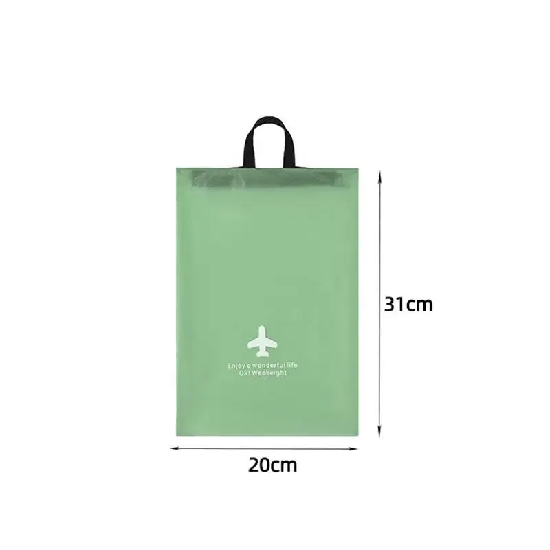 ensemble de trois sacs de rangement de voyage minimalistes et modernes, un organisateur de bagages essentiel et un organisateur de garde-robe/sous-vêtements.