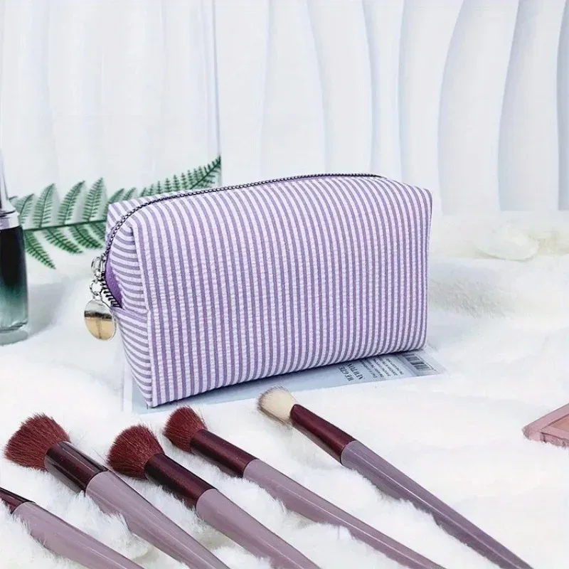 trousse de toilette rayée personnalisée – brodée sur mesure, rangement de cosmétiques portable en polyester, idéale pour les voyages, le dortoir scolaire et la maison