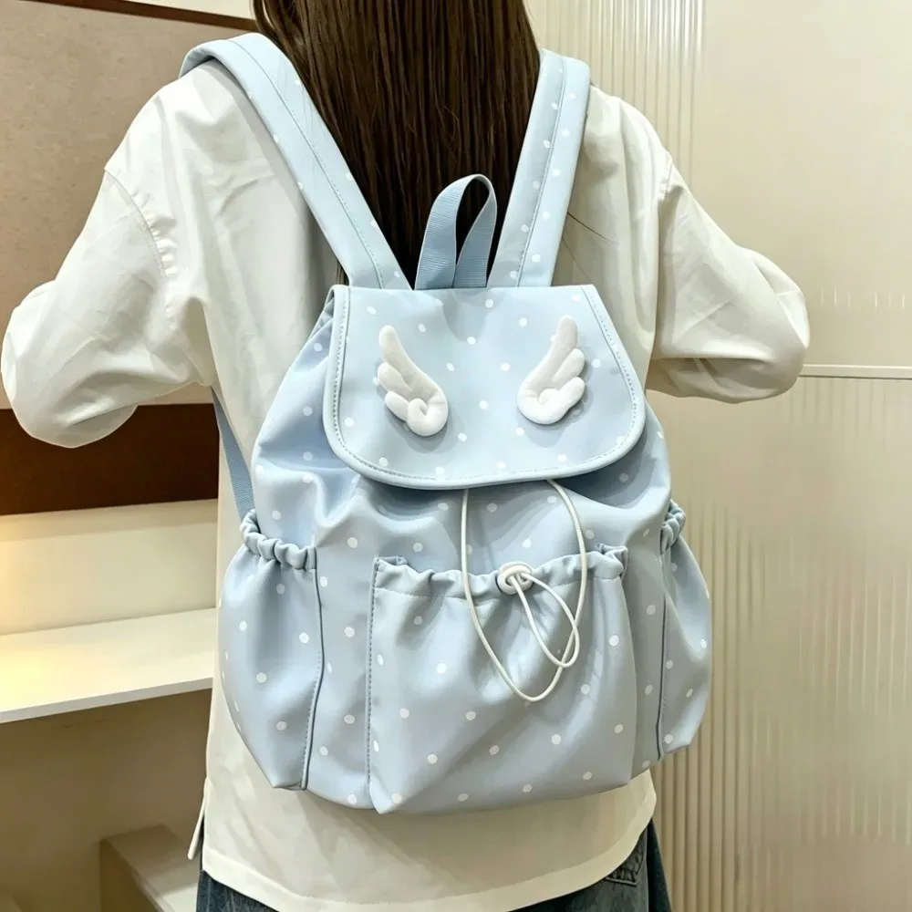 sac à dos à cordon de serrage imprimé à pois, fermeture à cordon, design à rabat, sac à dos pour livres, décor ailes d'ange, style décontracté