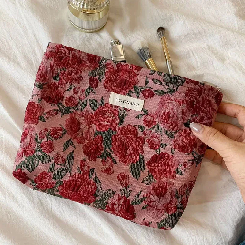 sac à cosmétiques pour femmes, étui vintage en tissu jacquard floral rouge foncé, pochette de rangement de maquillage avec fermeture éclair, petit grand sac pour brosses de toilette