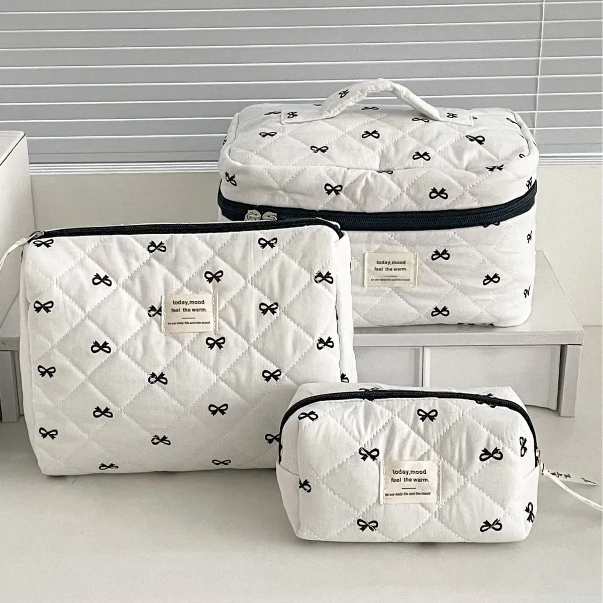 lot de 3 trousses de toilette matelassées à nœuds et motifs floraux, style vintage, grande capacité, souples et portables, pour maquillage et articles de toilette