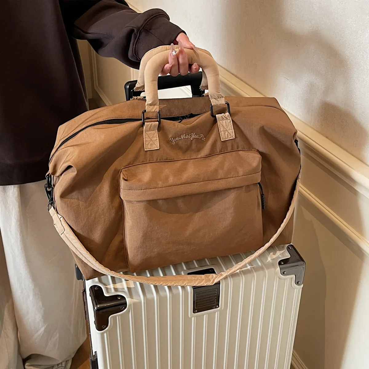 sac de voyage portable pliable pour hommes, sac à bagages léger de grande capacité pour courtes distances, boîtier de chariot de voyage fitness avec sac supplémentaire pour le camping et le shopping