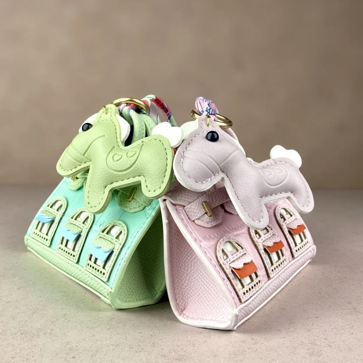 Étui pour écouteurs en cuir PU en forme de maison, mignon et mini, avec porte-monnaie - Décoration de sac à main - Pochette de rangement portable pour écouteurs / Petit portefeuille