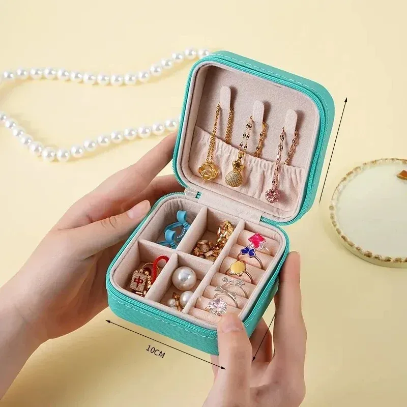 mini boîte de rangement pour bijoux, portable, pour voyages en famille, boîte de rangement pour boucles d'oreilles et colliers, organisateur de bagues pour femmes, boîte de présentation en cuir pu