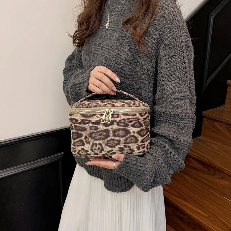 sac à cosmétiques en faux daim pour femmes, sac de voyage de bain de grande capacité, poches de maquillage vintage, sac de rangement à main, boîte de toilette léopard