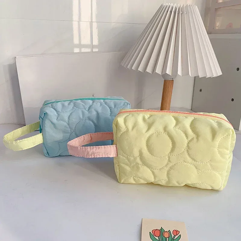 ins – sacs à cosmétiques coréens matelassés à fleurs pour femmes, sac de rangement de maquillage en coton de grande capacité, trousse de beauté pour filles, nouvelle collection 2025