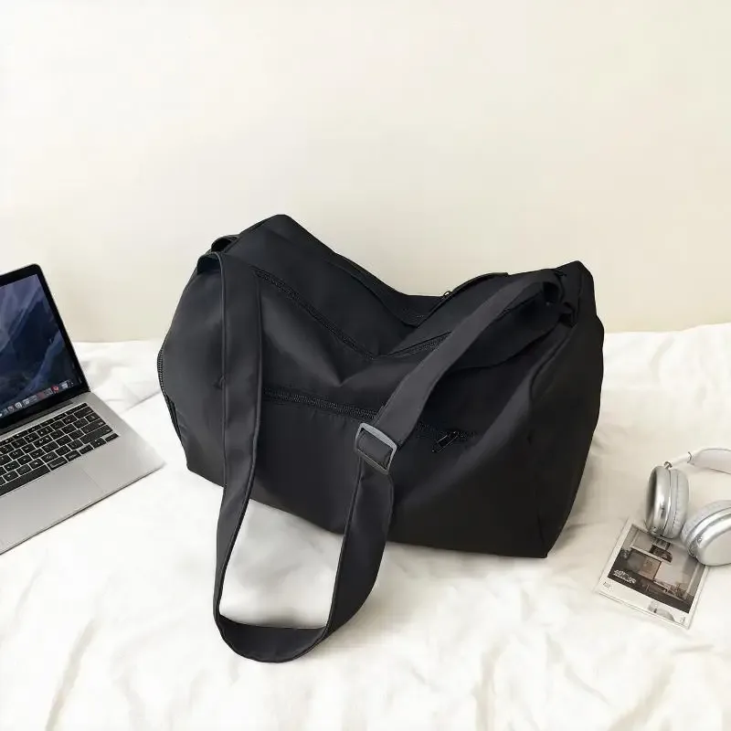 sac de sport en nylon beige résistant à l'eau avec sangle réglable, grande capacité pour la salle de sport, les voyages et les trajets quotidiens