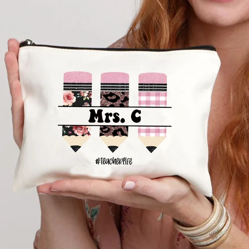 trousse de maquillage personnalisée avec nom de l'enseignant, sac à main pour femme, meilleur cadeau de graduation pour les enseignants, trousse à crayons, cadeau de retour à l'école
