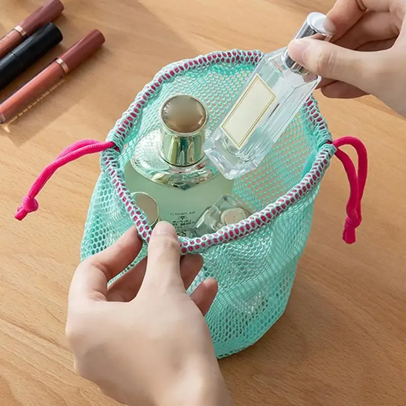 pochette de rangement en maille de nylon avec cordon de serrage, sac de voyage polyvalent pour produits numériques, organisateur de maquillage et cosmétiques, pour l'extérieur