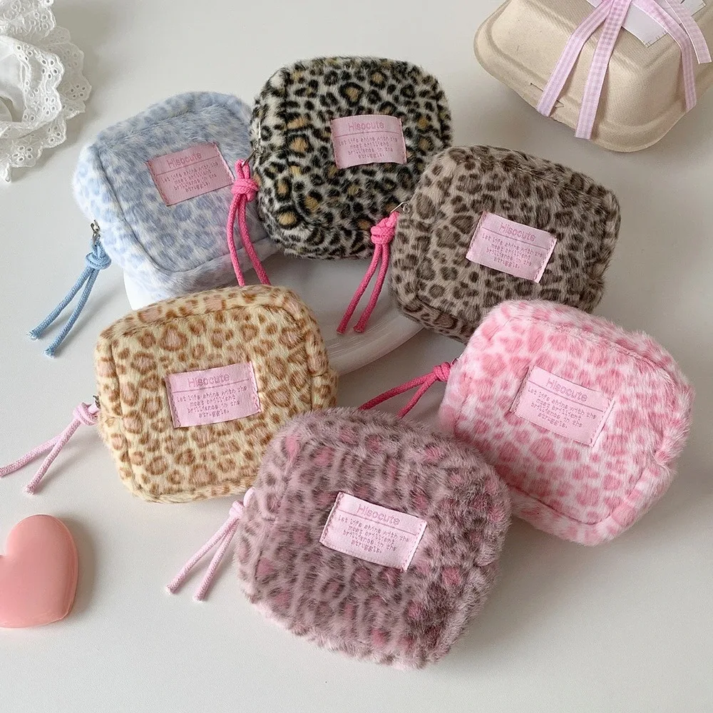 pochette cosmétique carrée en peluche à imprimé léopard, sac portable pour serviettes hygiéniques, petite trousse de maquillage, porte-monnaie à fermeture éclair pour étudiants, porte-cartes