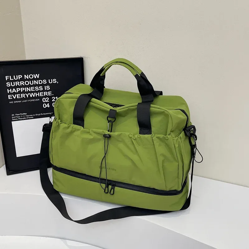 grand sac de voyage - spacieux, léger et durable. avec sangle réglable et poches. parfaite pour les voyages et les trajets quotidiens sac à main pour femme