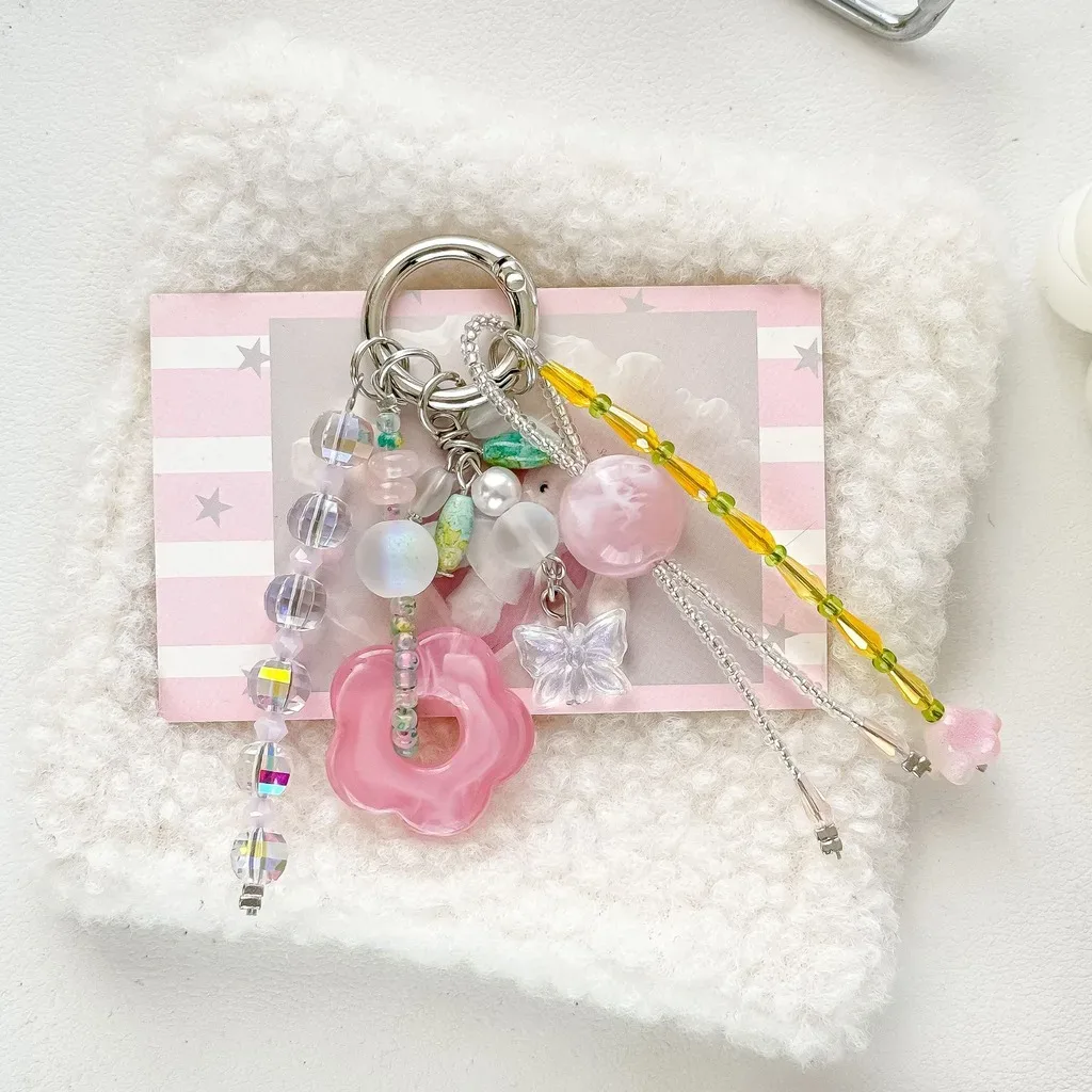 porte-clés fleur rose mignon avec perles en acrylique et cristaux, breloque de sac à pompon pour la décoration de sacs à main et sacs à dos