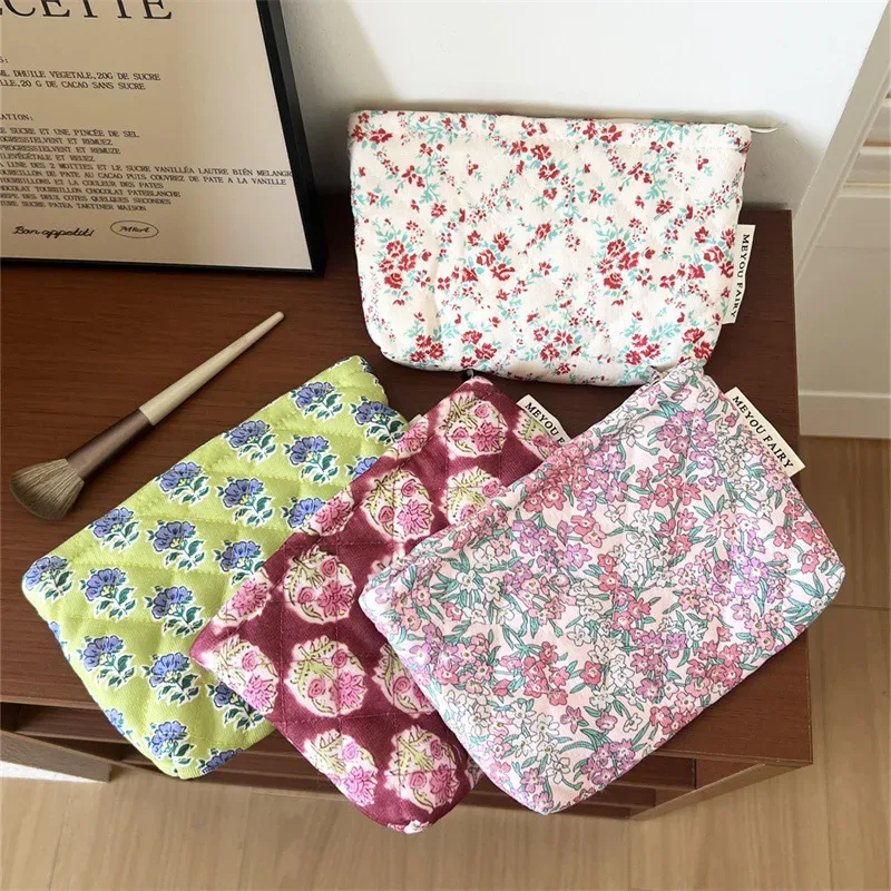 sac de rangement à fleurs rétro pour femmes, pochette légère et portable pour dames, sacs à cosmétiques, trousse de maquillage de voyage en coton matelassé
