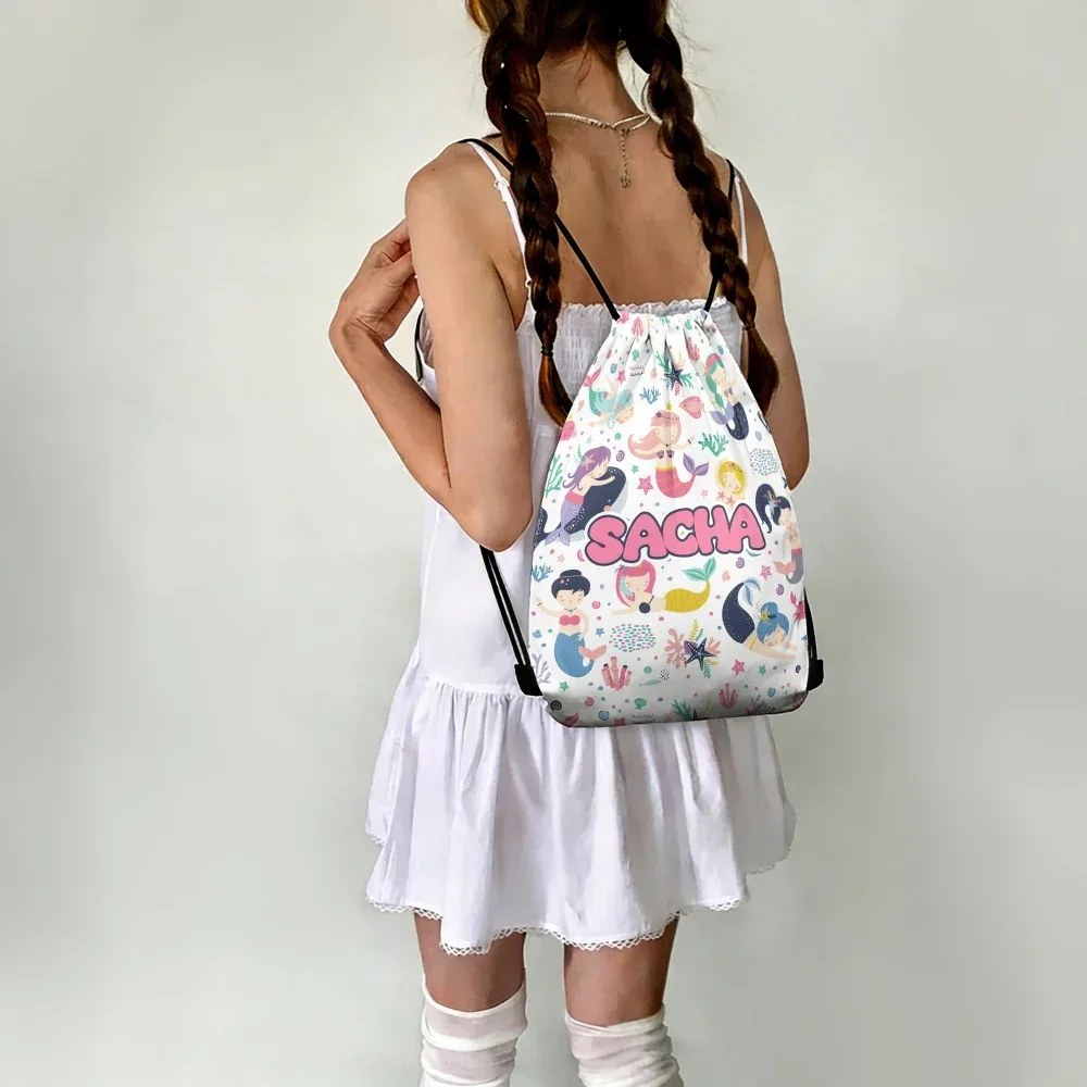 sac à dos à cordon de serrage personnalisé avec nom de créature marine sirène, sac de sport personnalisé 4 couleurs pour enfants, cadeau de fête d'anniversaire, de sport ou de plage