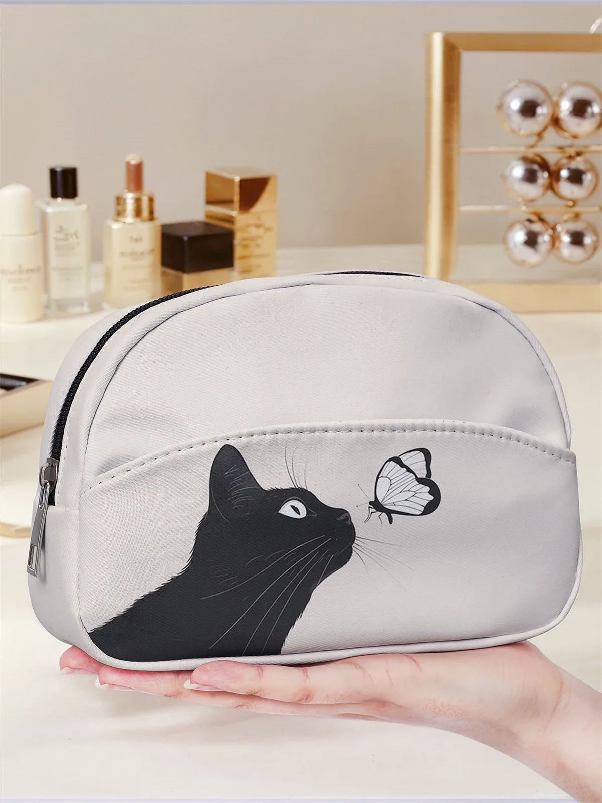 trousse de maquillage imprimée motif chat mignon, design multi-poches, trousse de toilette portable, légère, idéale pour les voyages et les sorties.