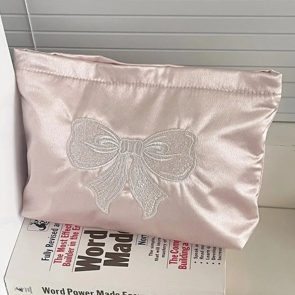 sac de maquillage rose mignon avec nœud, pochette de rangement pour articles de toilette avec fermeture éclair perlée, sac cosmétique brodé avec nœud pour femme